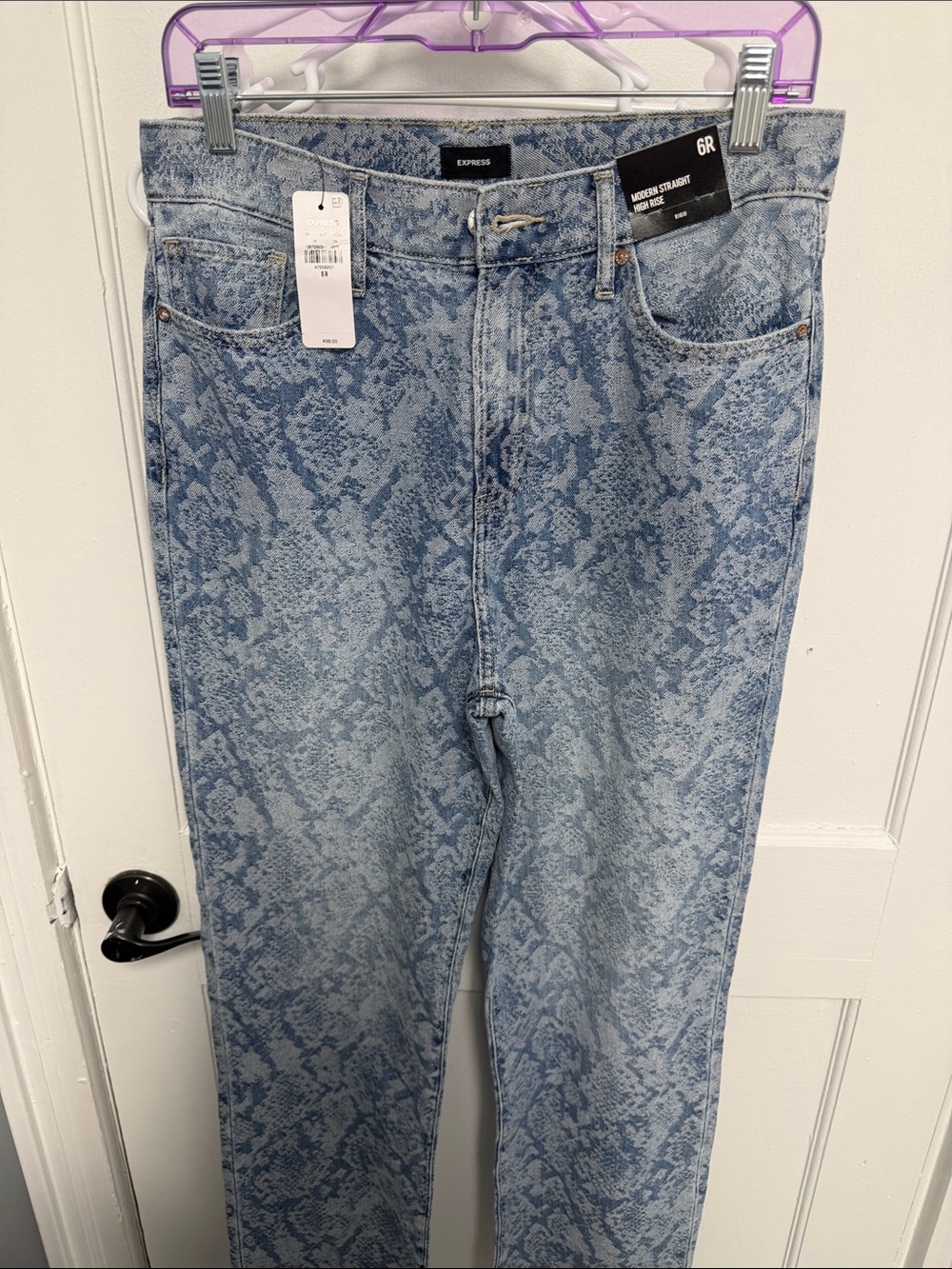 Express Straight Jeans in Light Blue Snake-Print
